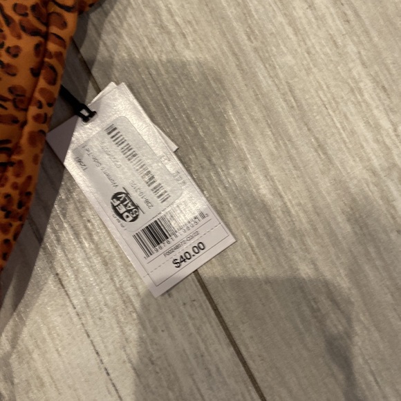 Shade shore woman’s adorable one piece bathing suit - Picture 2 of 5